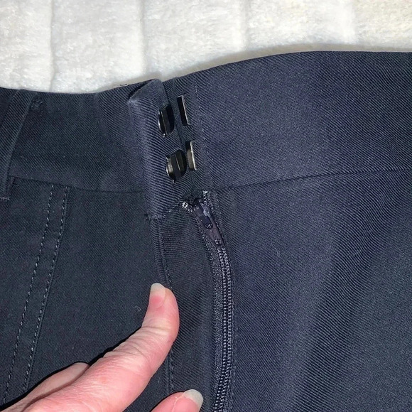 Women’s Ann Taylor Navy Shorts Size 14 PRE-OWNED EXCELLENT CONDITION - Picture 3 of 6